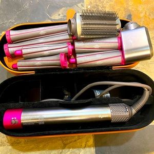 Dyson Airwrap Styler with two .8 Long Barrel attachment